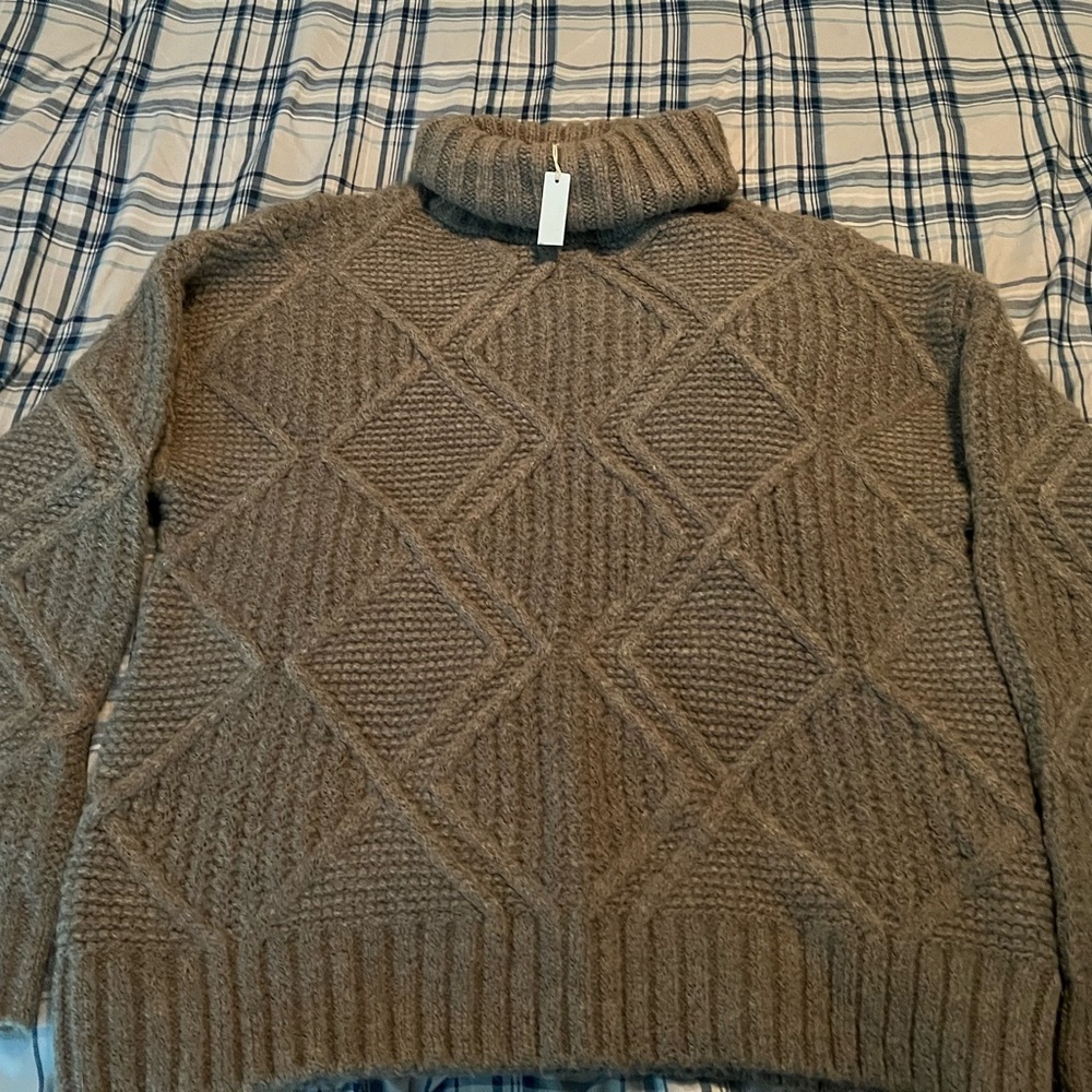 Turtleneck Sweater
CASLON®